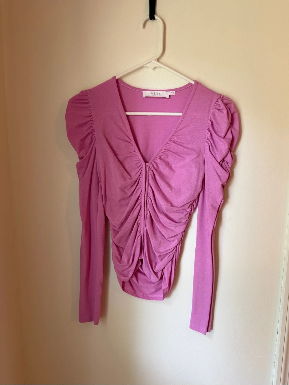 ASTR The Label Encino Ruched Puff Shoulder Top Pink Size S